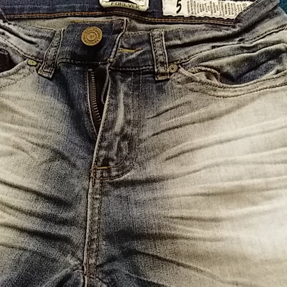 Denim shorts - Picture 3 of 3